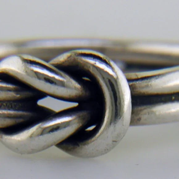 James Avery Sterling Lover's Knot Ring Size 9 - Picture 6 of 6